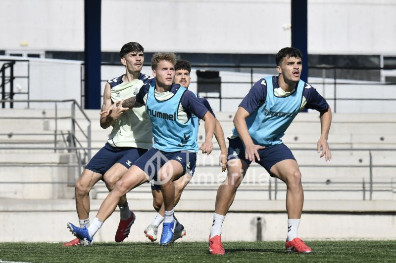Fotos: Las Palmas C afina para recibir a un histórico