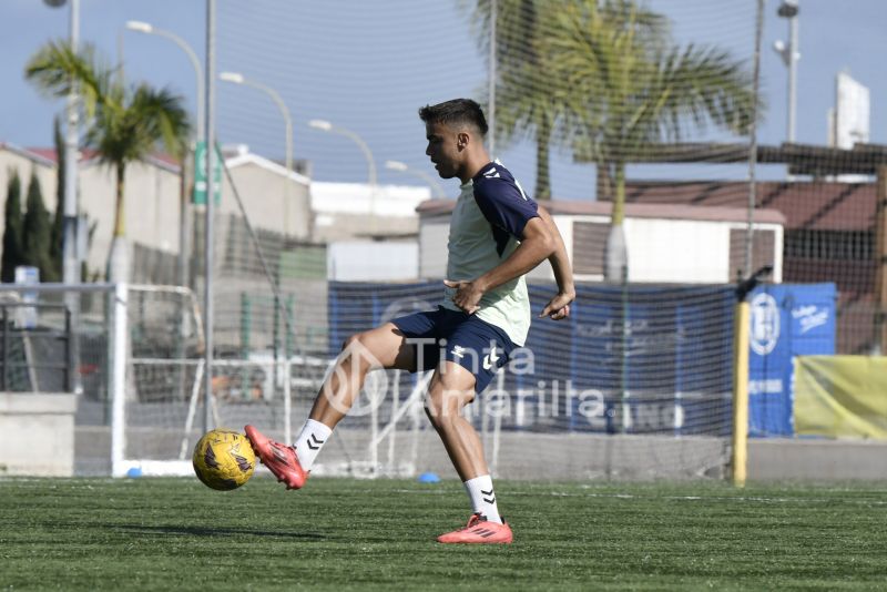 Fotos: Las Palmas C afina para recibir a un histórico
