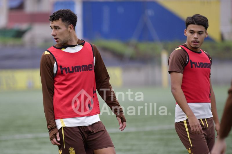 Fotos: Las Palmas C afina para recibir al Villa el sábado