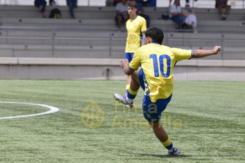 El juvenil de la UD sella las matemáticas del título, pero aún no lo puede celebrar (4-0)
