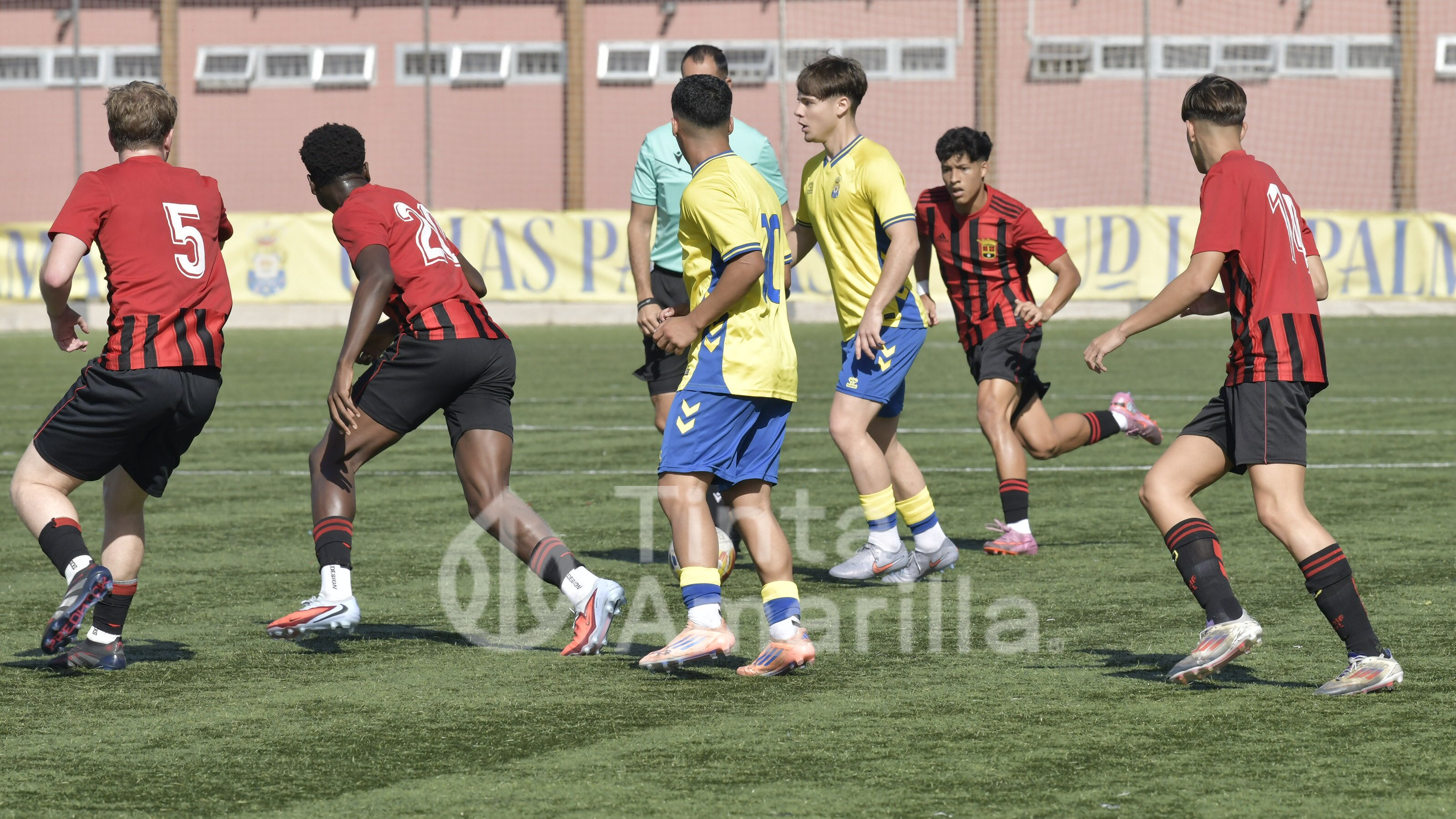 1-0: El juvenil de la UD bate a un rocoso Viera con gol de Artiles
