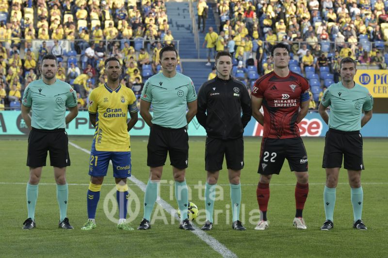 0-0: La UD desaparece tras la expulsión de Horkas y se contenta con un punto