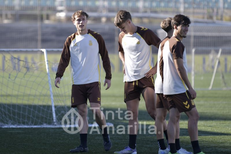 Fotos: Las Palmas C recibe a un histórico club tinerfeño