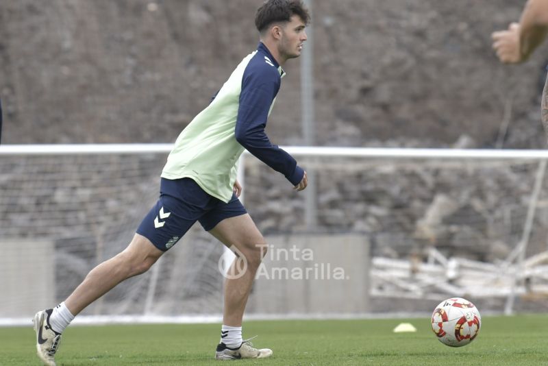 Fotos: Las Palmas Atlético recibe a Los Llanos con horario cambiado