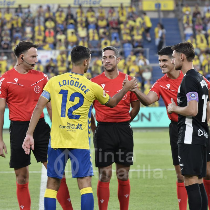 1-1: Las Palmas inicia la era García Fernández con salsa agridulce