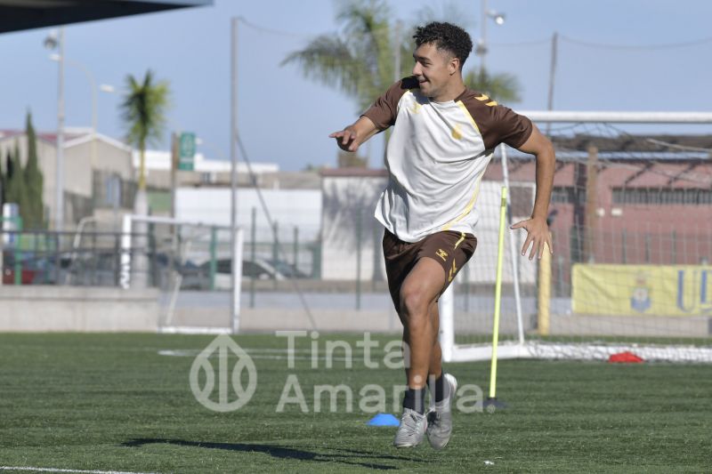 Fotos: Las Palmas C recibe a un histórico club tinerfeño
