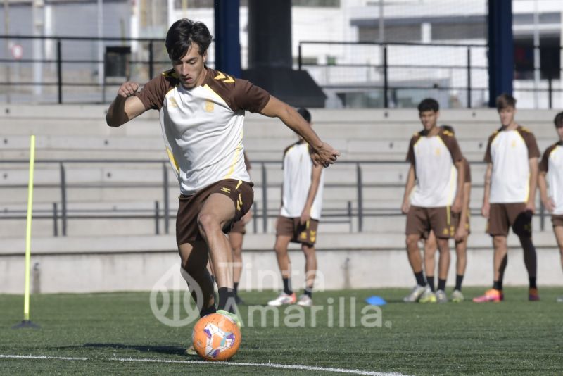 Fotos: Las Palmas C recibe a un histórico club tinerfeño