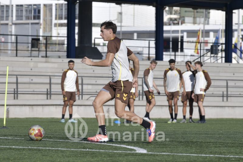 Fotos: Las Palmas C recibe a un histórico club tinerfeño
