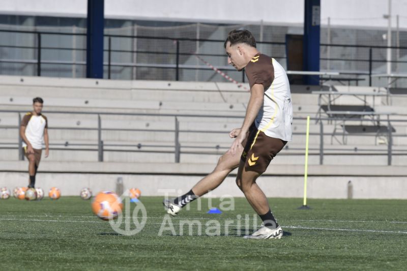 Fotos: Las Palmas C recibe a un histórico club tinerfeño