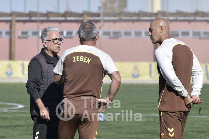 Fotos: Las Palmas C recibe a un histórico club tinerfeño