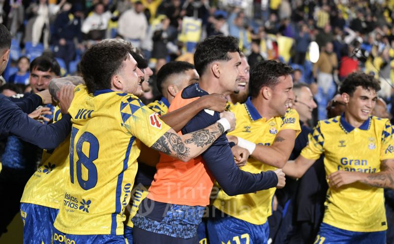 2 plazas de descenso abiertas y 8 implicados en la batalla final