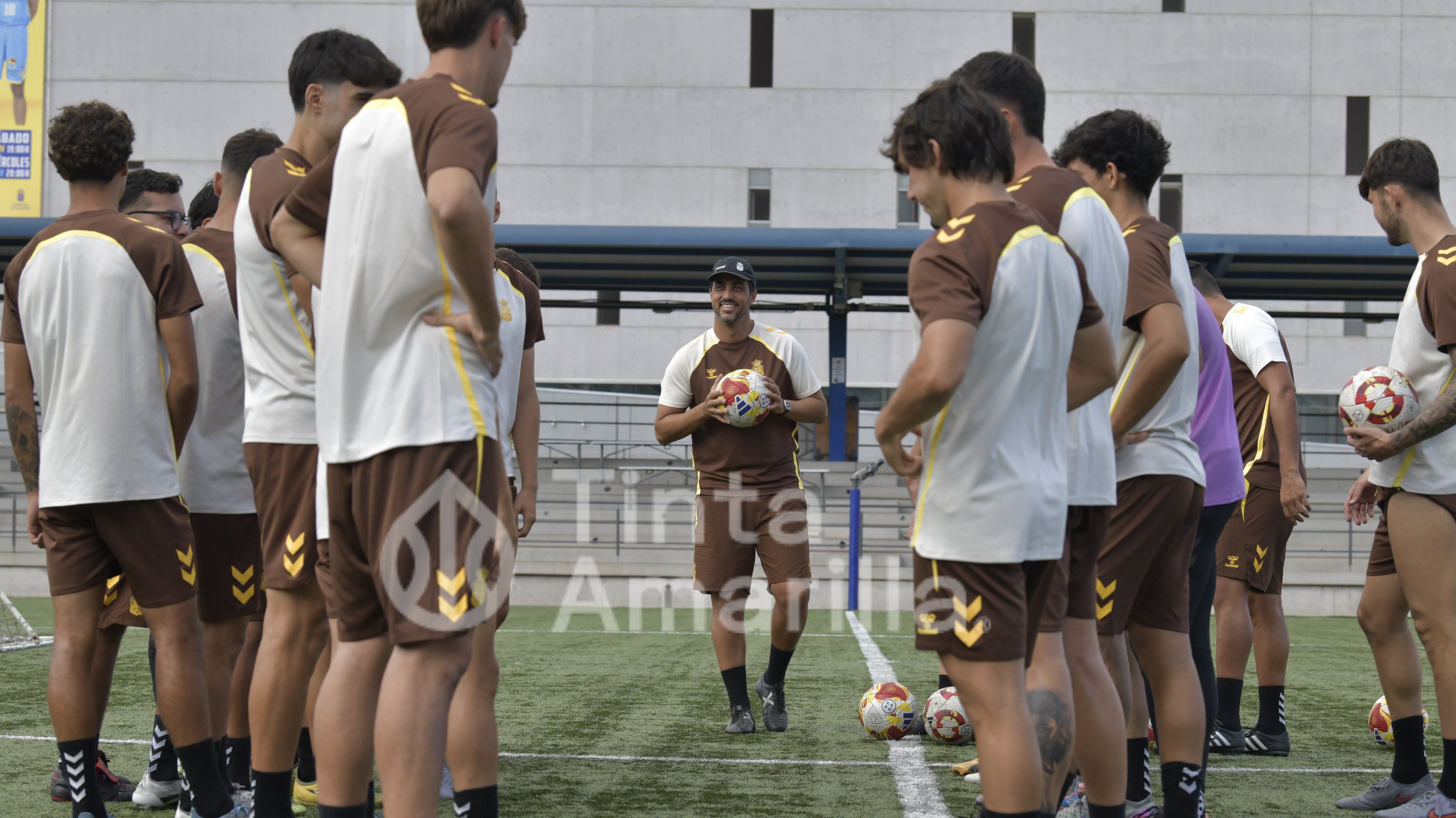 Fotos: Las Palmas Atlético, tras la tercera victoria en Matapiñonera