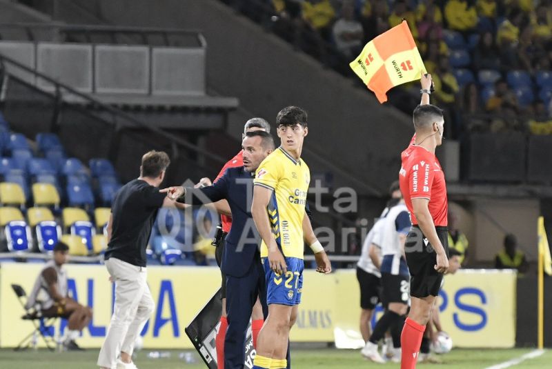 1-1: Las Palmas inicia la era García Fernández con salsa agridulce