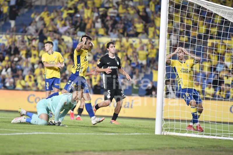 1-1: Las Palmas inicia la era García Fernández con salsa agridulce
