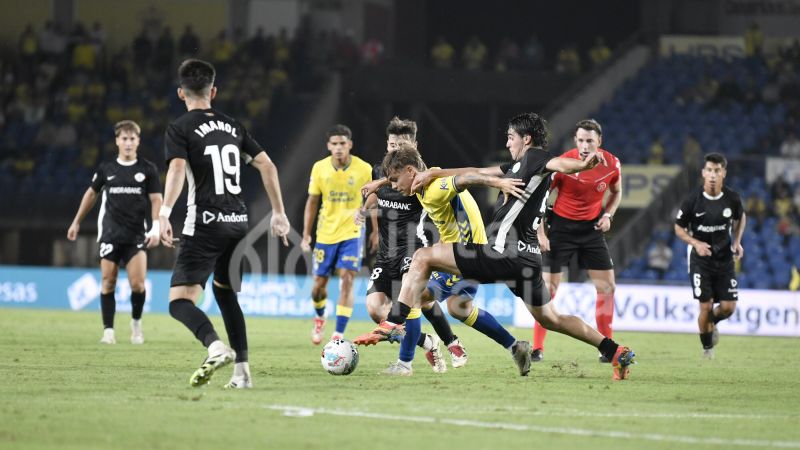 1-1: Las Palmas inicia la era García Fernández con salsa agridulce