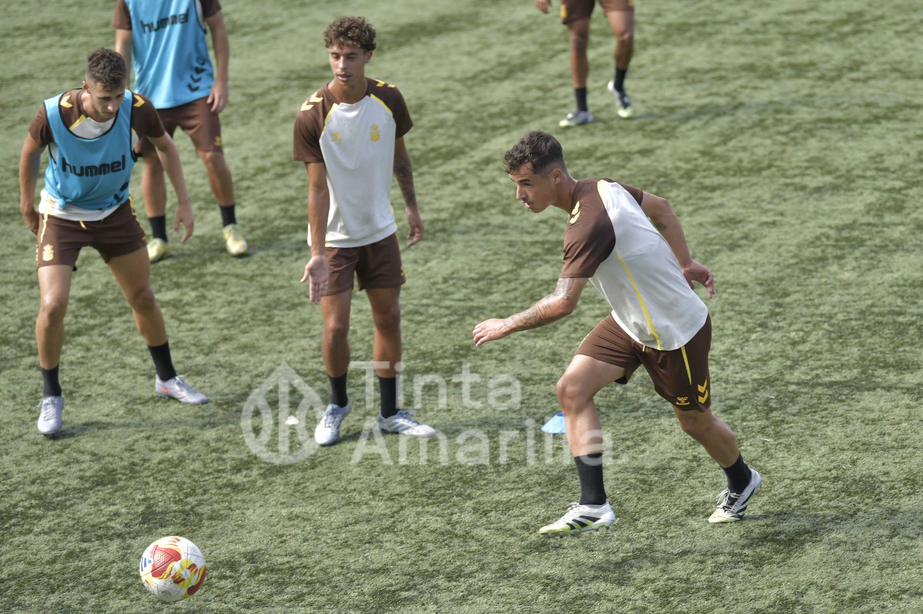 Fotos: Las Palmas Atlético, tras la tercera victoria en Matapiñonera