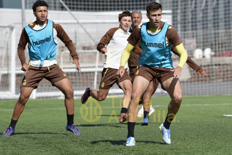 Fotos: Las Palmas C, en compás de espera de una final