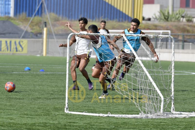 Fotos: Las Palmas C, en compás de espera de una final