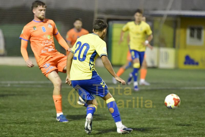 1-0: Las Palmas C gana al San Mateo con un balón envenenado de Iker León
