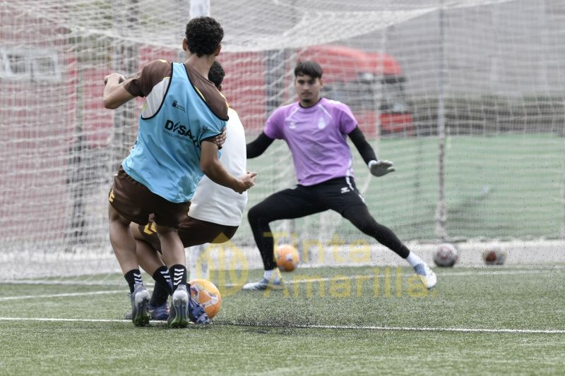 Fotos: Las Palmas C, en compás de espera de una final
