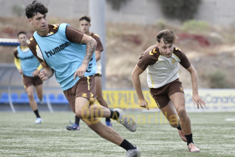 Fotos: Las Palmas C, en compás de espera de una final
