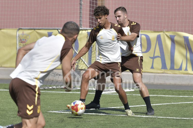 Fotos: Las Palmas Atlético recibe a un equipo centenario
