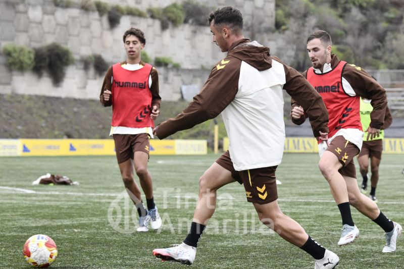 Fotos: Las Palmas Atlético también prepara su despedida de 2025