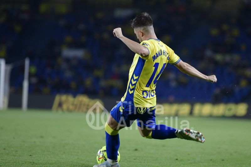 1-1: Las Palmas cambia su receta de juego y empata con un gran líder