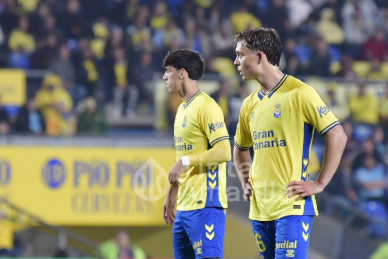 1-1: Las Palmas cambia su receta de juego y empata con un gran líder