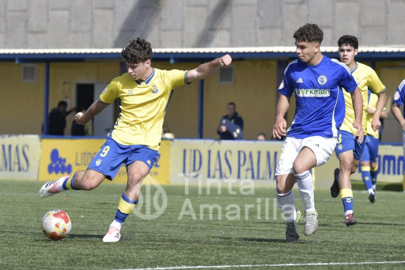 Fotos: Las Palmas golea al Marino antes de recibir a Levante en Copa