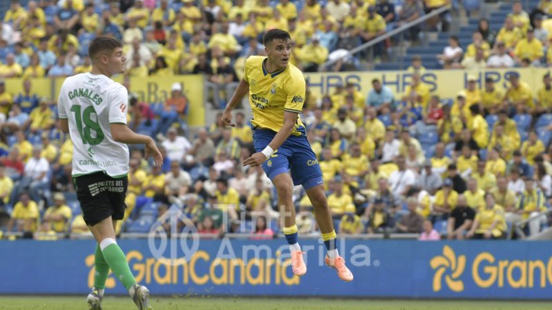 3-1: La UD anula al líder con goles, sangre y sacrificio 