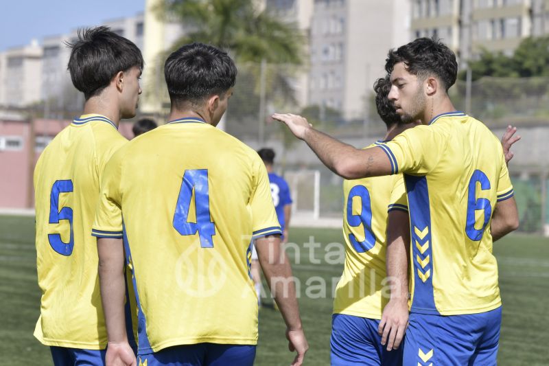 Fotos: Las Palmas golea al Marino antes de recibir a Levante en Copa