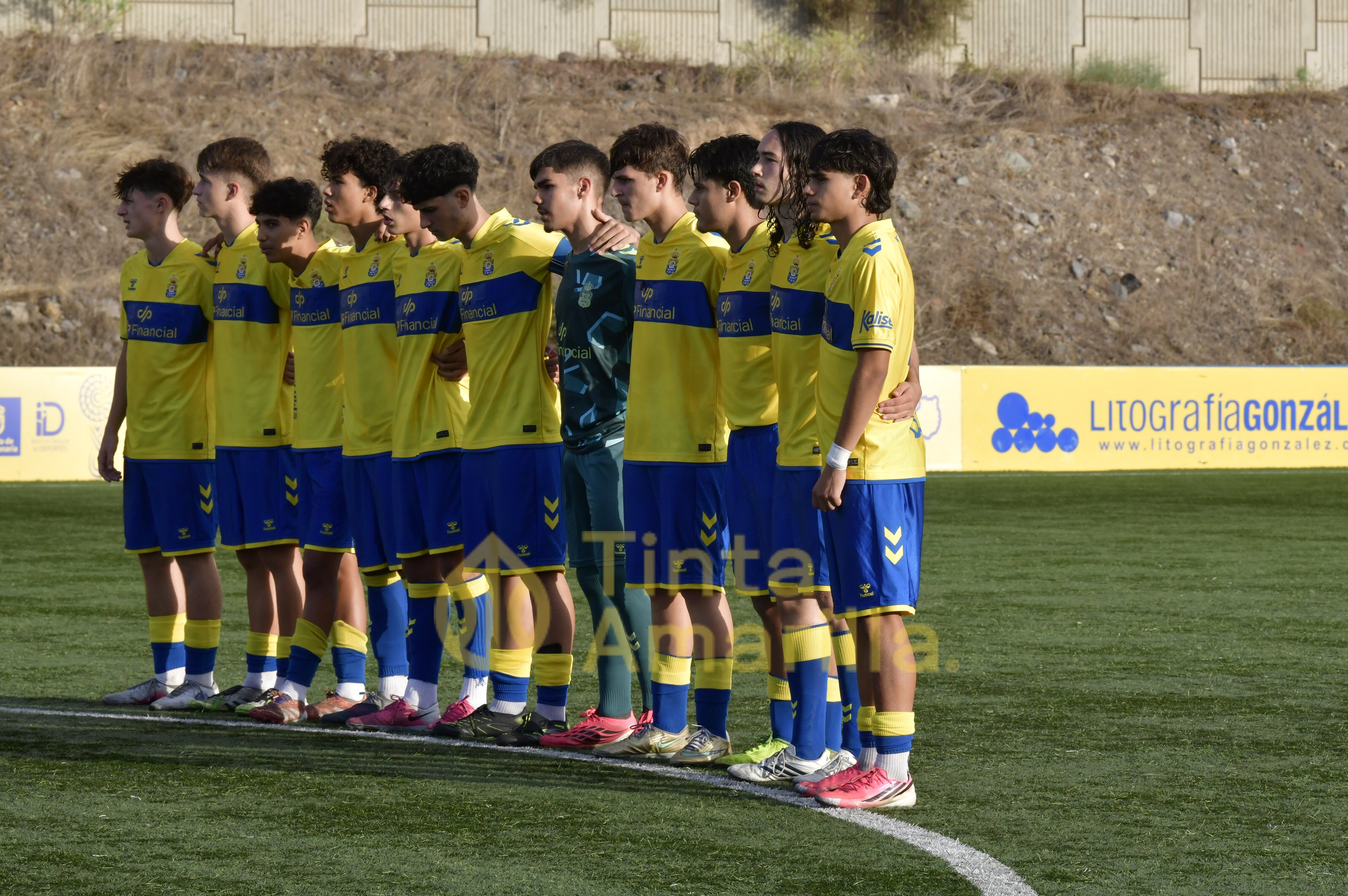 Fotos: El juvenil C de la UD supera al Longueras