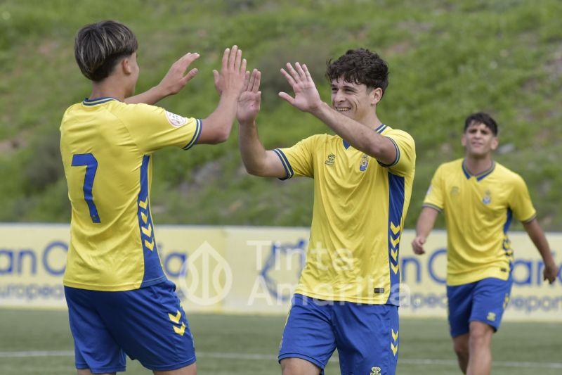 Fotos: Las Palmas golea al Marino antes de recibir a Levante en Copa