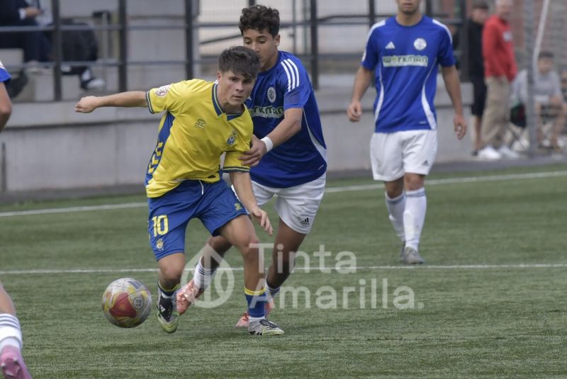 Fotos: Las Palmas golea al Marino antes de recibir a Levante en Copa