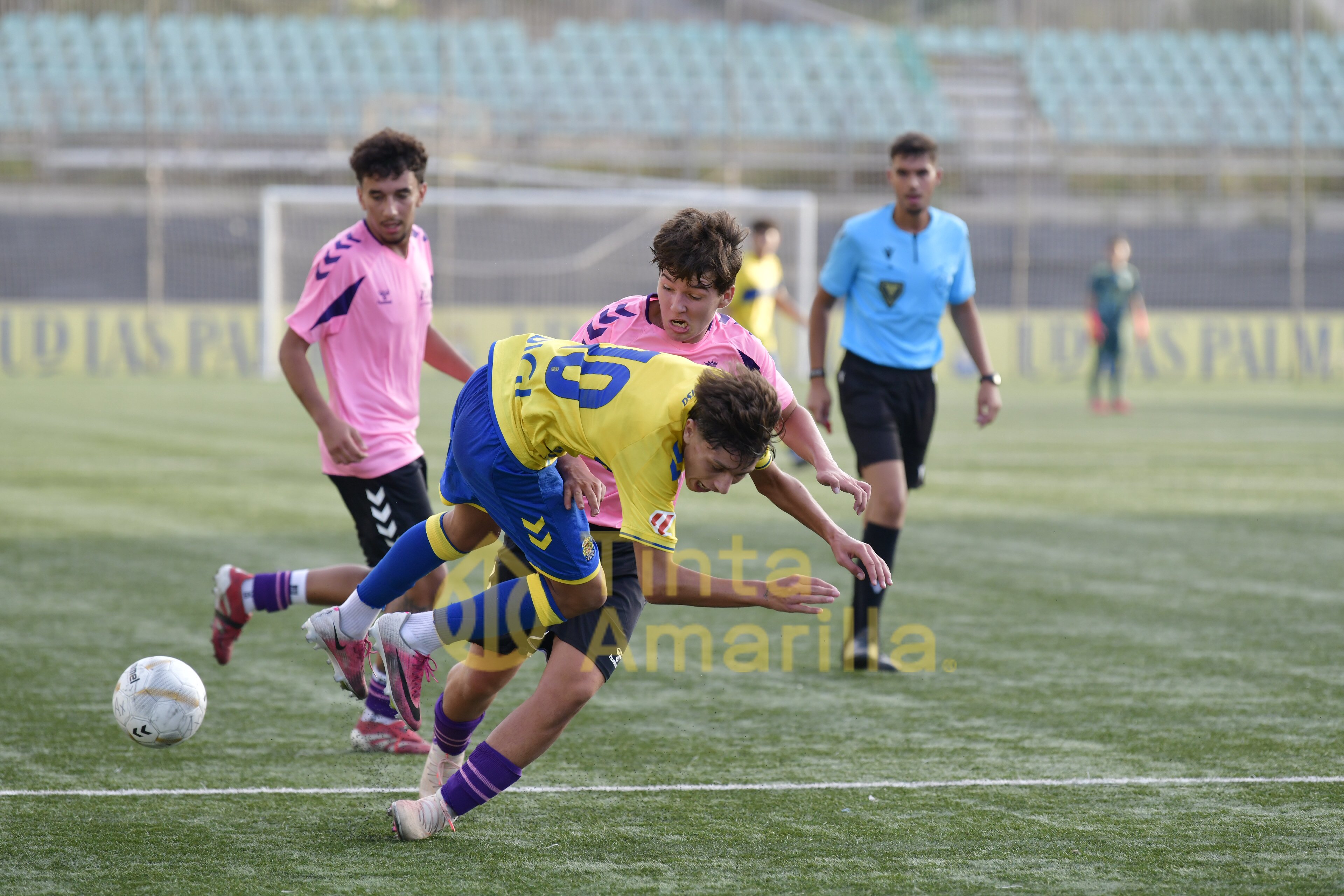 Fotos: El juvenil C de la UD supera al Longueras