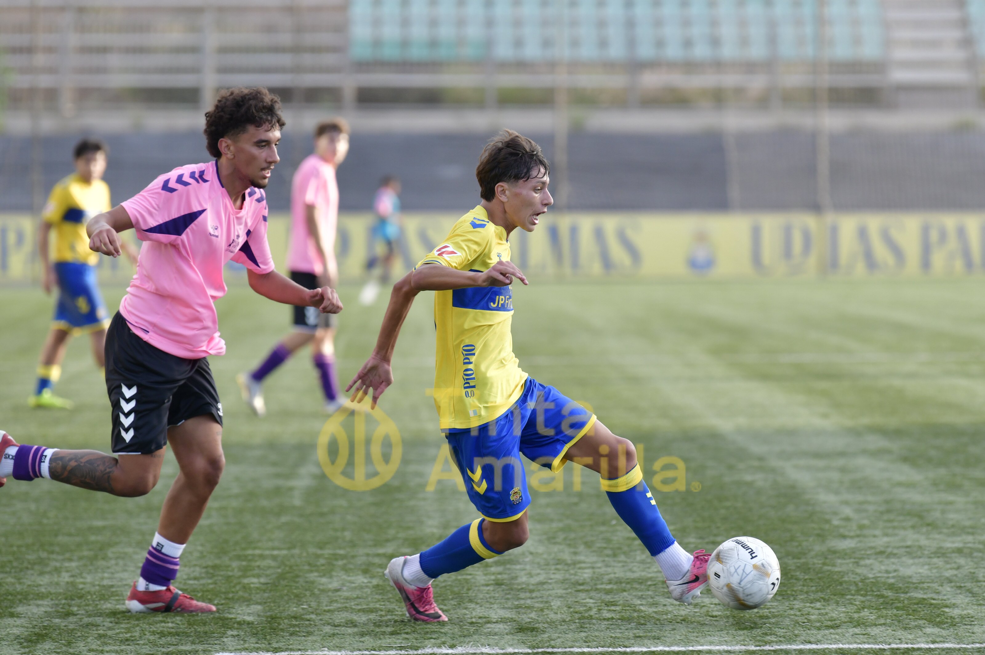 Fotos: El juvenil C de la UD supera al Longueras