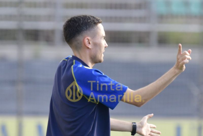 Fotos: El juvenil C de la UD supera al Longueras