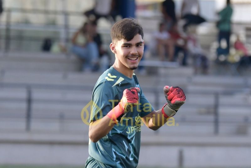 Fotos: El juvenil C de la UD supera al Longueras