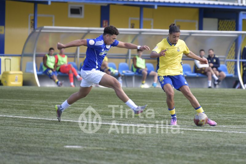 Fotos: Las Palmas golea al Marino antes de recibir a Levante en Copa
