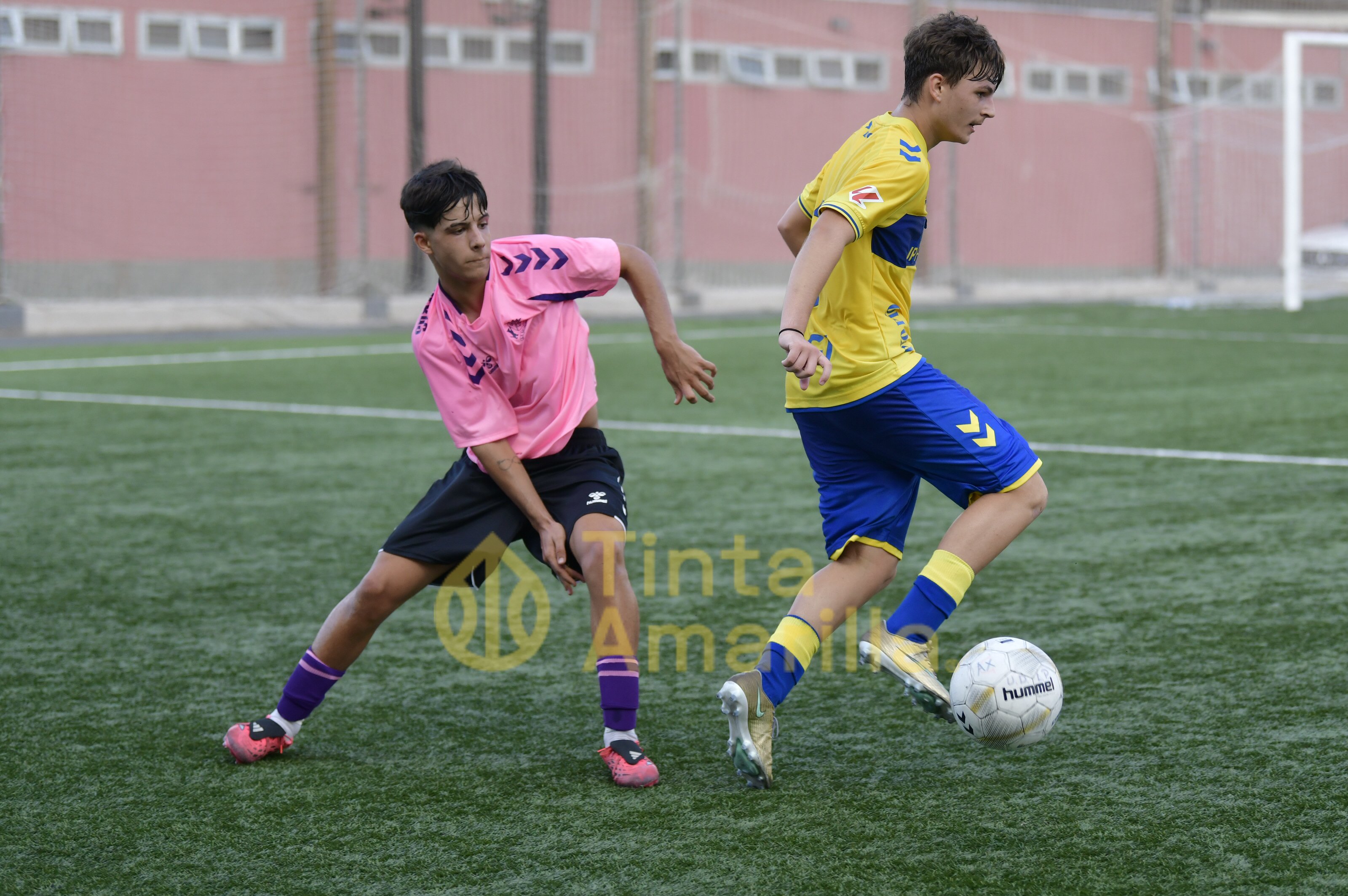Fotos: El juvenil C de la UD supera al Longueras