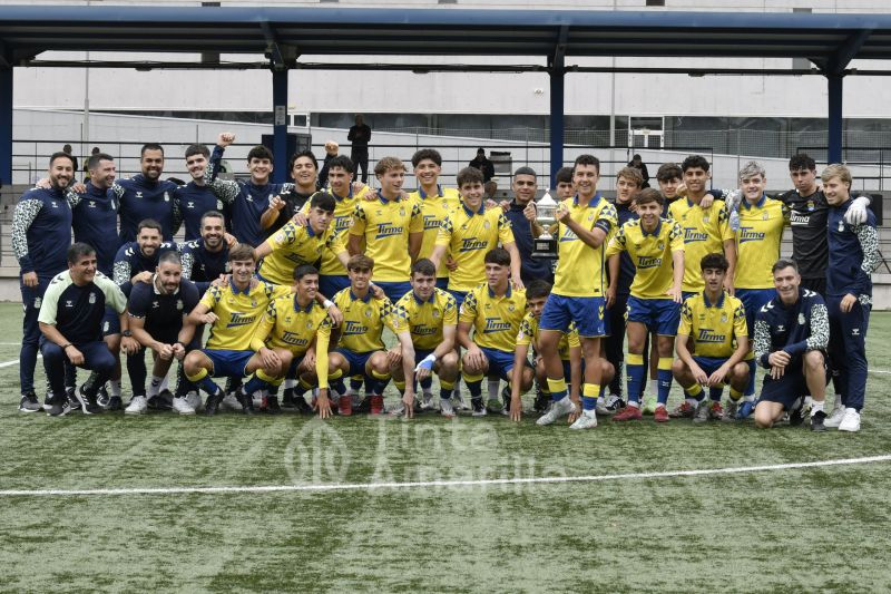 5-1: El juvenil de la UD levanta el trofeo de campeón canario