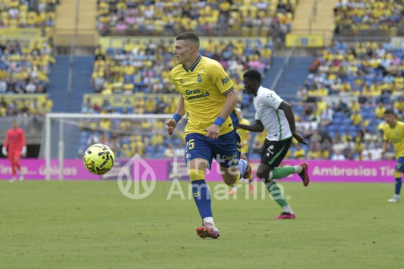 3-1: La UD anula al líder con goles, sangre y sacrificio 