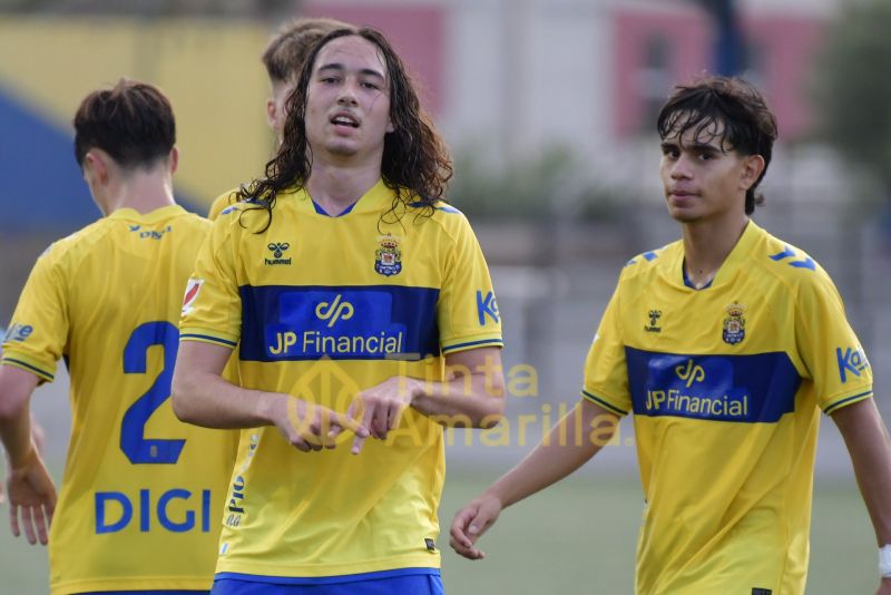 Fotos: El juvenil C de la UD supera al Longueras