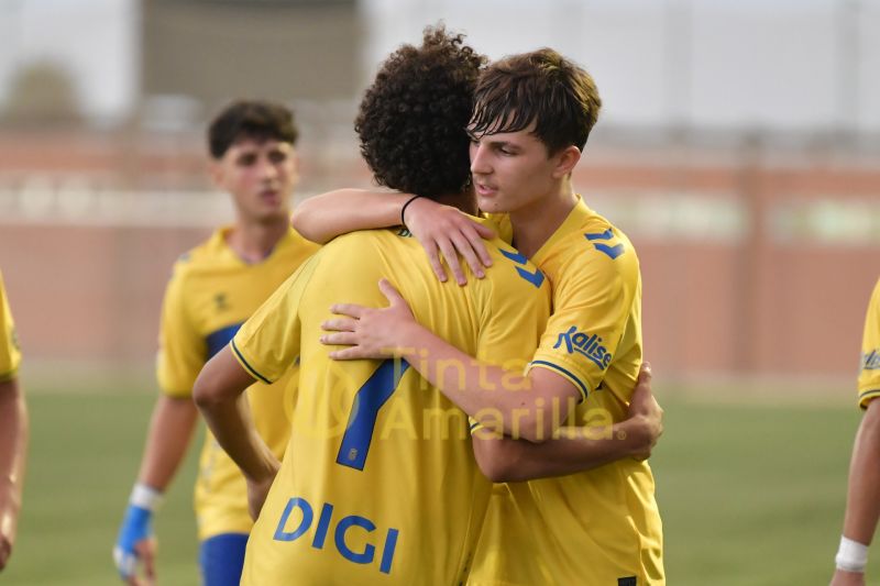 Fotos: El juvenil C de la UD supera al Longueras