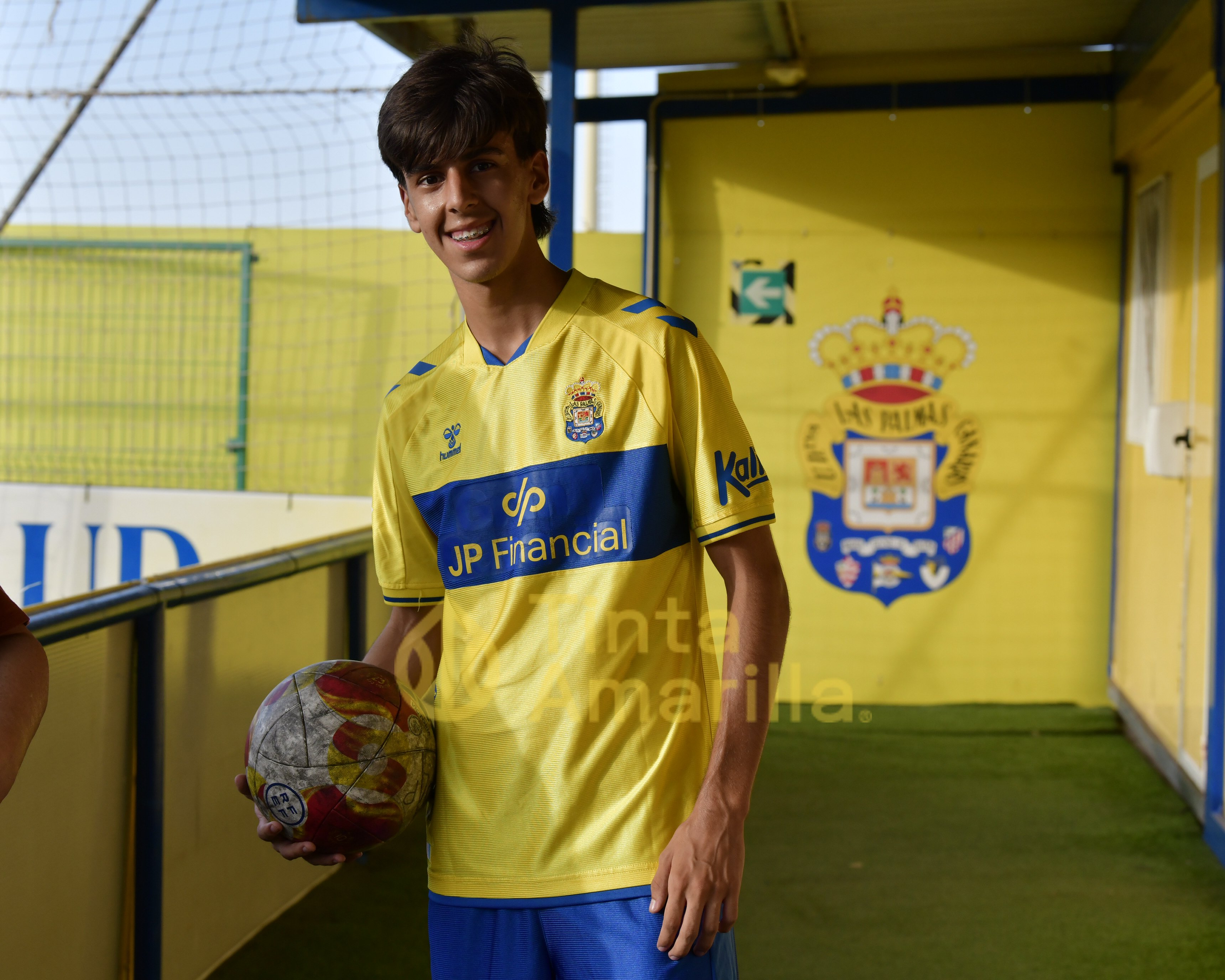 Fotos: El juvenil C de la UD supera al Longueras