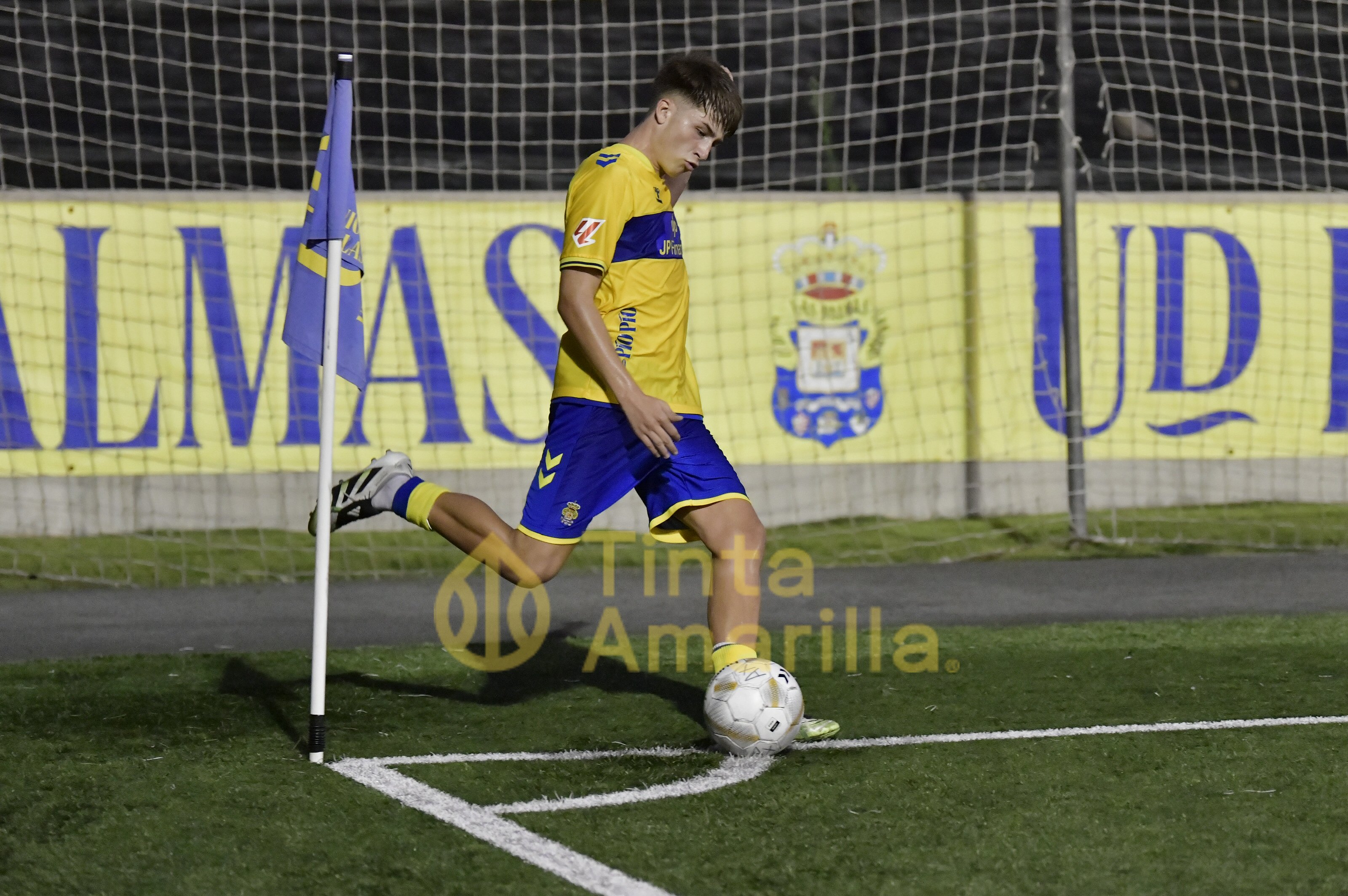 Fotos: El juvenil C de la UD supera al Longueras