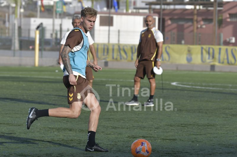 Fotos: Las Palmas C prepara su matinal sabatina con el Mensajero