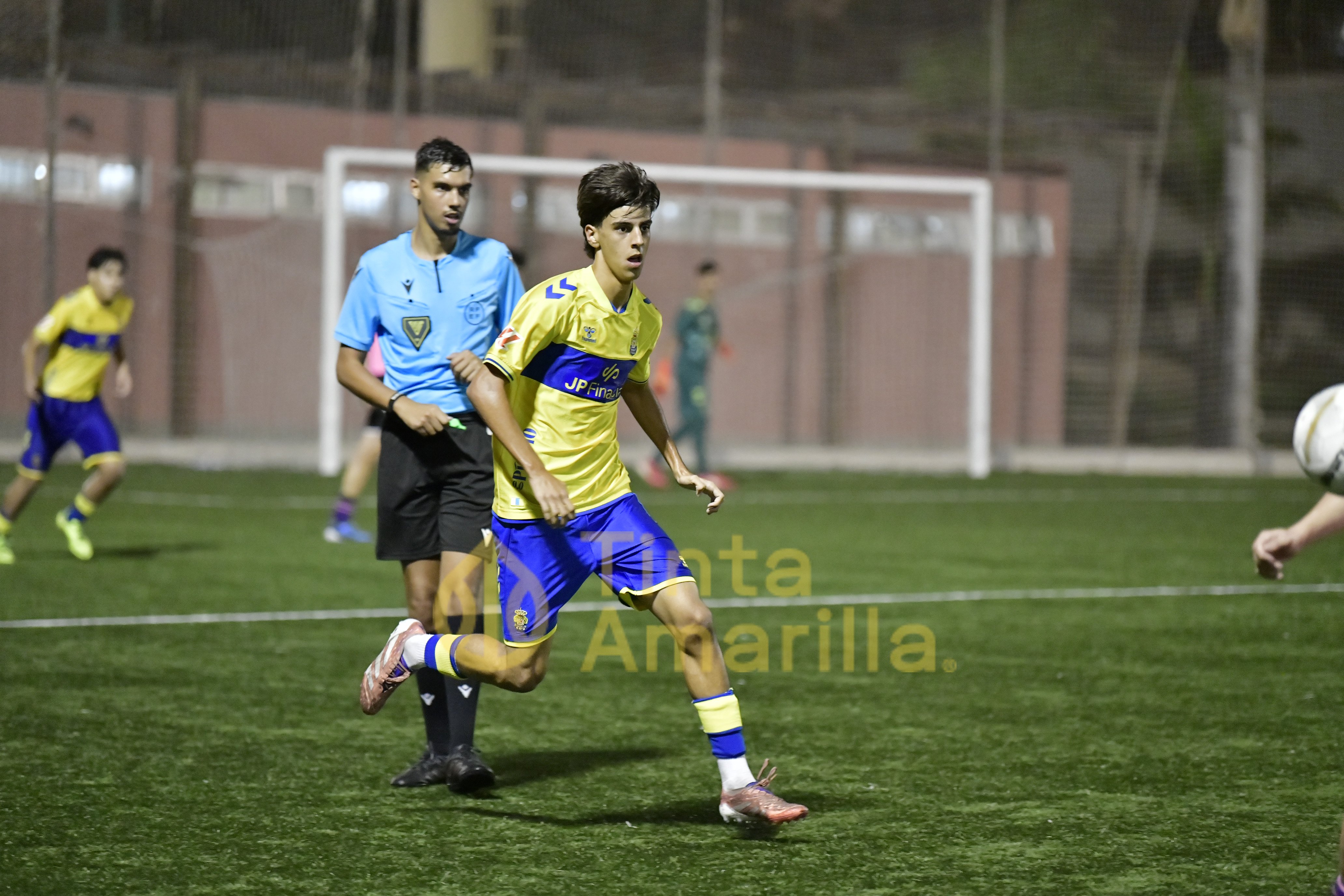 Fotos: El juvenil C de la UD supera al Longueras