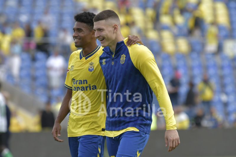 3-1: La UD anula al líder con goles, sangre y sacrificio 